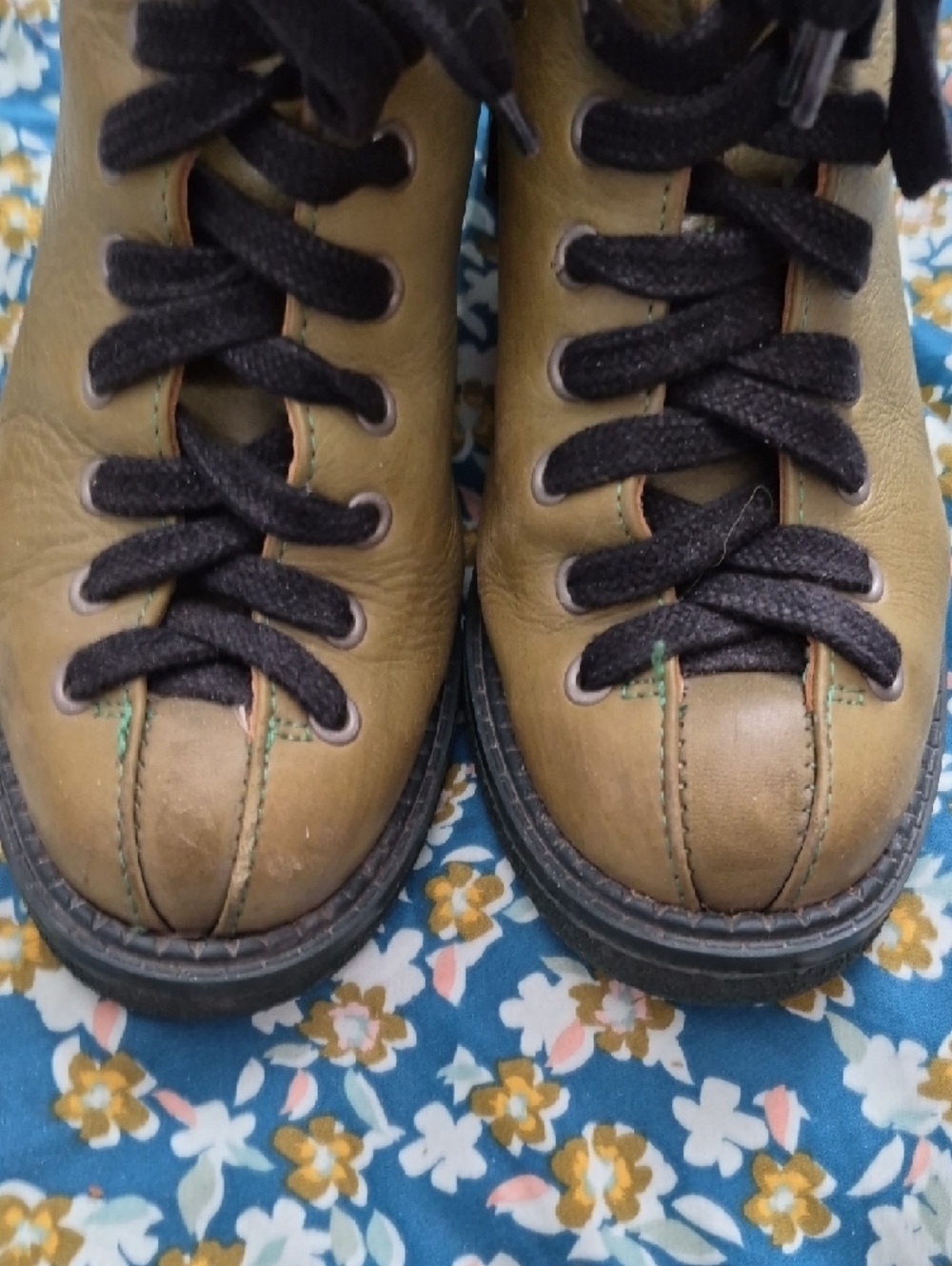 Fluevog Wanderers In Army Green. Leather Lace-Up Ankle Boots with Black Laces 7s - Picture 11 of 12